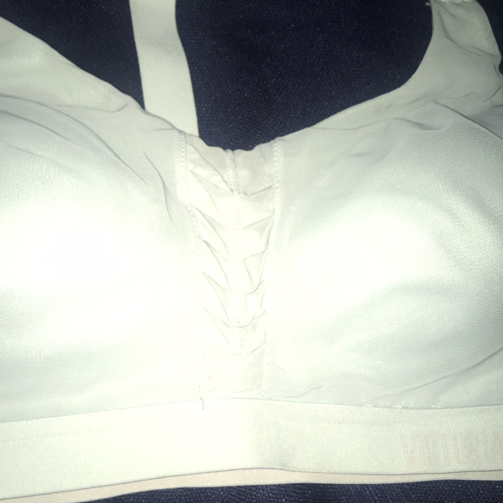 Victoria Secrets bra - Picture 2 of 3